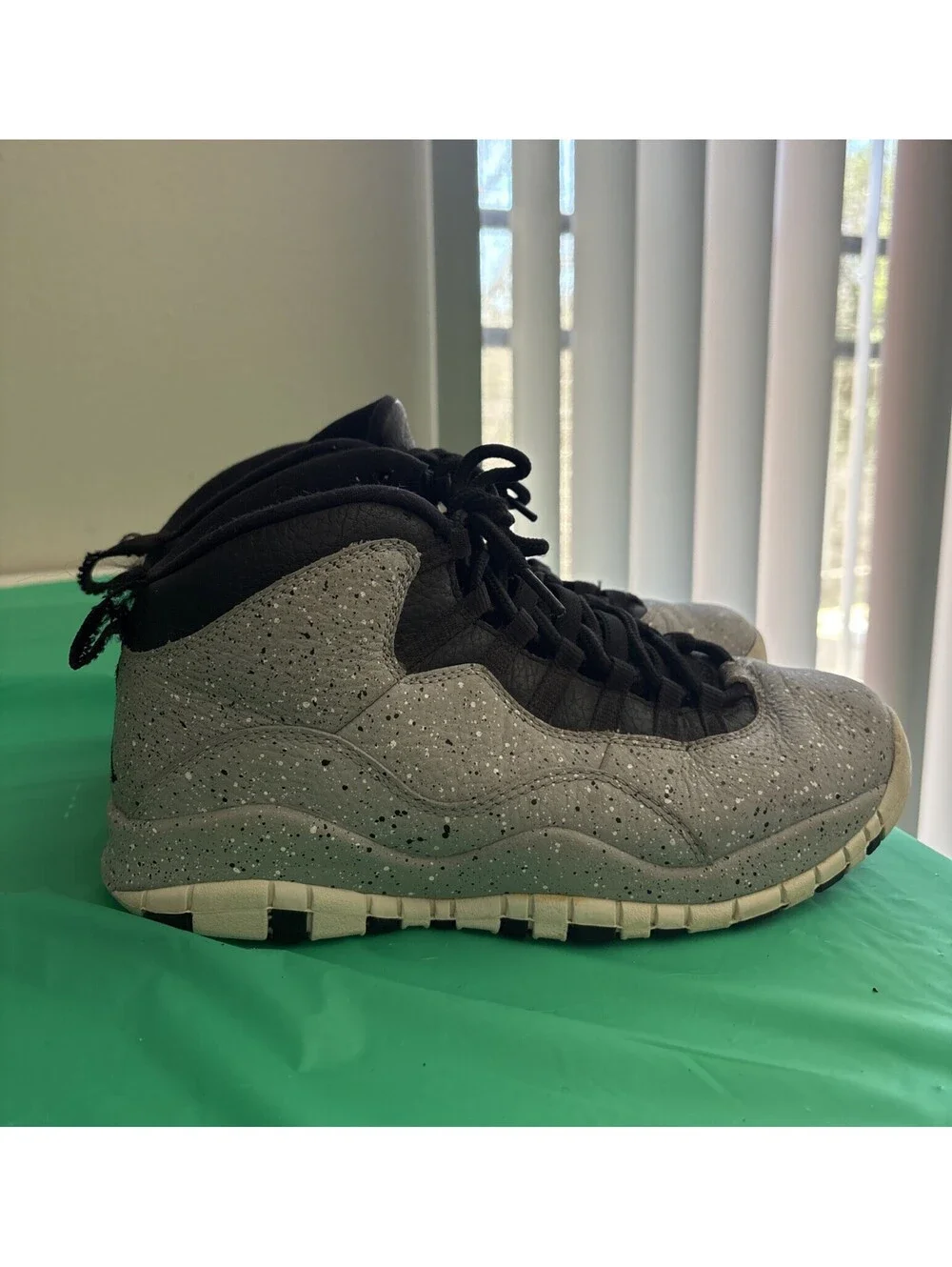 Air Jordan 10 Retro Cement Gray 2018 310805-062 Men's Size 8 Pre-Owned